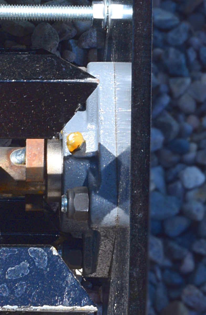 Roller Bearing Black Widow Groomer